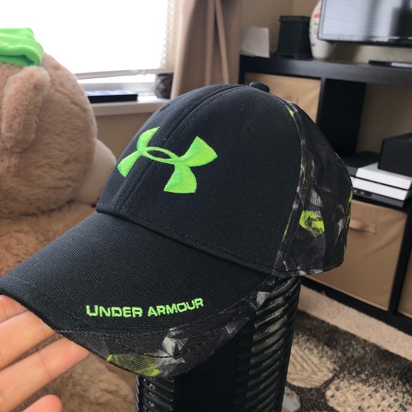 under armor fitted hats